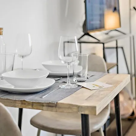 Luxomes - New Design - Kitchen - Parking Apartment Ingolstadt